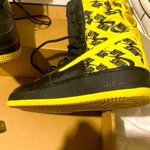 MEN’S NIKE YELLOW AIR FORCE1’S